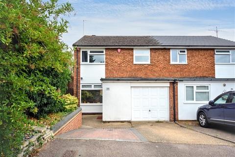 Canham Close, Kimpton 3 bed semi