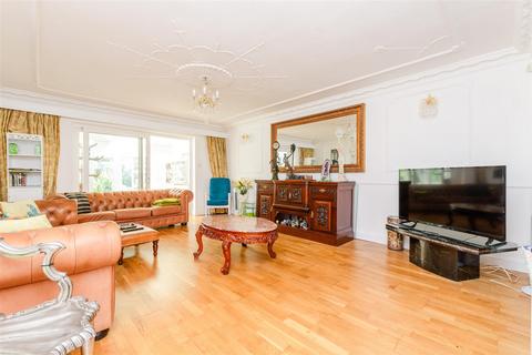 Larks Field, Hartley, Longfield, Kent 4 bed semi