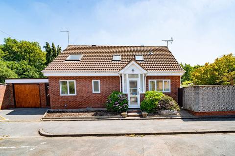 Gedney Close, Solihull B90 3 bed detached bungalow for sale