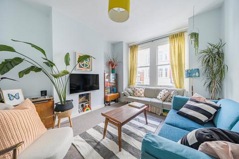Grenfell Road, Mitcham, Surrey, CR4 2 bed flat for sale
