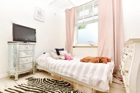 21 Robin Hood Lane, Sutton SM1 1 bed ground floor flat for sale