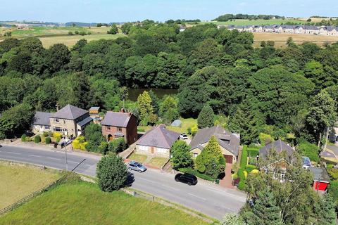 Huddersfield Road, Penistone... 3 bed detached house for sale