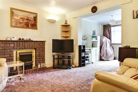 Gander Green Lane, Sutton 1 bed maisonette for sale
