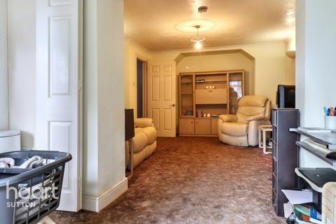 Gander Green Lane, Sutton 1 bed maisonette for sale