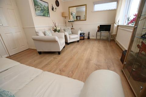 Hannett Road, Canvey Island SS8 2 bed detached bungalow for sale