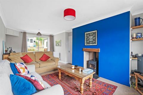 Churchill Road, Evesham WR11 3 bed semi