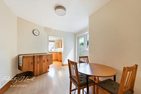 Wellington Gardens, London 4 bed terraced house for sale