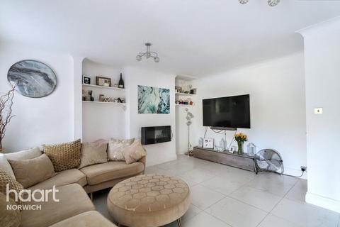 Hastings Avenue, Norwich 3 bed chalet for sale