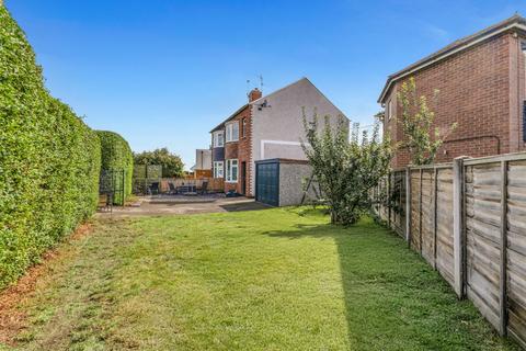Sledmere Road, Doncaster DN5 3 bed semi
