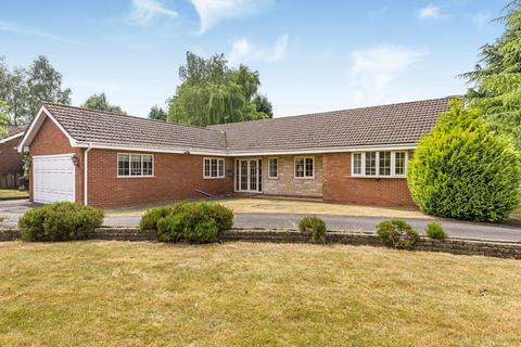 Vercourt, Sutton Coldfield, B74 3XE 3 bed detached bungalow for sale