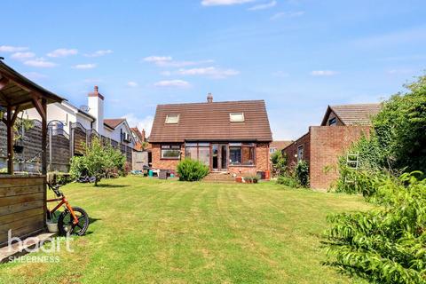 Sea Approach, Warden 4 bed chalet for sale