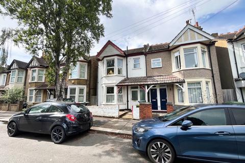 St Marys Road, Southend On Sea SS2 3 bed terraced house for sale