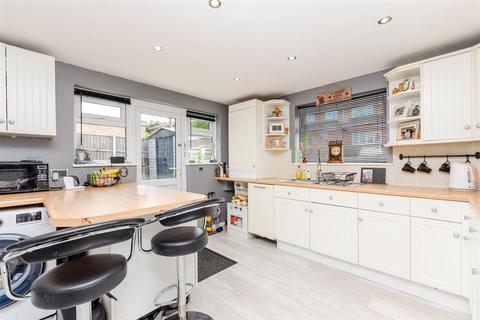 New Walk, Wrotham, Kent 2 bed end of terrace house for sale