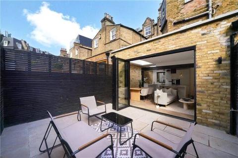 Comyn Road, London 2 bed apartment for sale