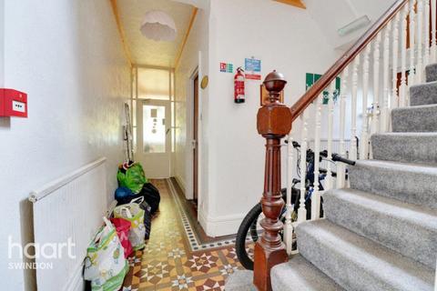 County Road, Swindon Guest house for sale