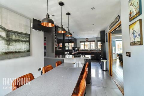 Heron Drive, Rotherham 5 bed detached house for sale