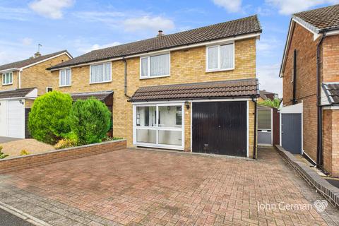Mallicot Close, Lichfield 3 bed semi