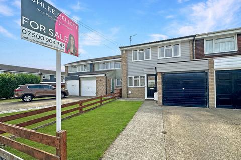 Solway, Tilbury RM18 3 bed terraced house for sale