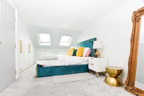 Wyecliffe Gardens, Merstham, Surrey 4 bed terraced house for sale