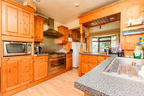Red Street, Southfleet, Gravesend, Kent 3 bed chalet for sale