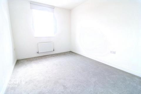 Staldon Court, Swindon 2 bed apartment for sale