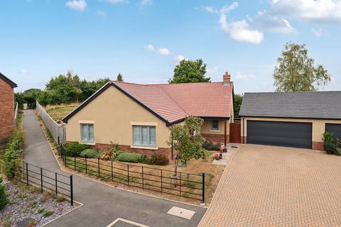 Moor Court Lane, Kington HR5 3 bed detached bungalow for sale
