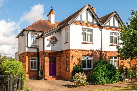 Egmont Avenue, Stony Stratford... 3 bed semi