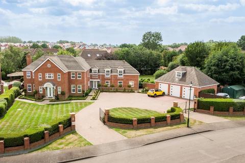 Belfry Lane, Northampton NN4 6 bed detached house for sale