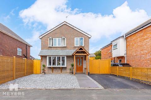 Queens Road, Stanpit, Christchurch, BH23 3 bed detached house for sale