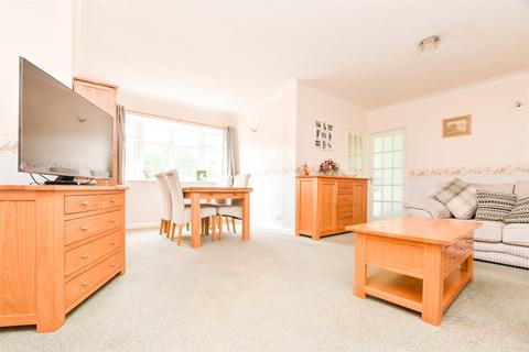 Medway, Crowborough TN6 3 bed detached bungalow for sale