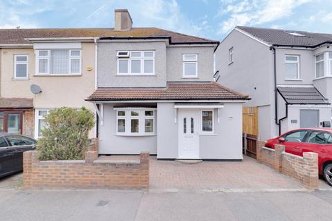 Dagenham Road, Rainham RM13 3 bed end of terrace house for sale