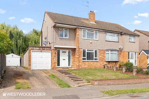 Roselands Avenue, Hoddesdon EN11 3 bed semi