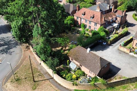 Hithermoor Road, Staines TW19 6 bed detached house for sale