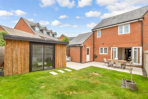 Sandpiper Road, Chichester PO20 3 bed semi