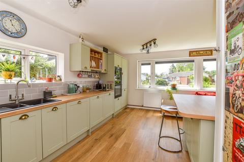 Orchard Glade, Headcorn TN27 3 bed detached bungalow for sale
