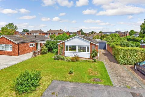 Orchard Glade, Headcorn TN27 3 bed detached bungalow for sale