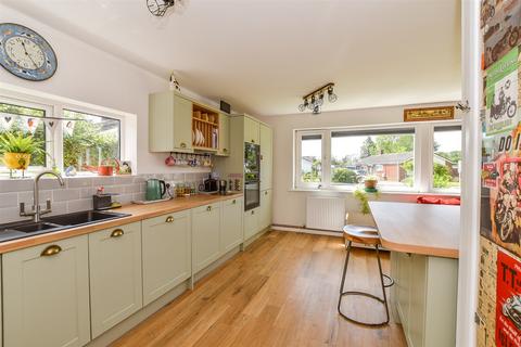 Orchard Glade, Headcorn TN27 3 bed detached bungalow for sale