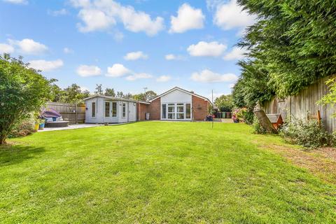 Orchard Glade, Headcorn TN27 3 bed detached bungalow for sale