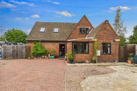 Rea Lane, Hempsted 4 bed detached house for sale