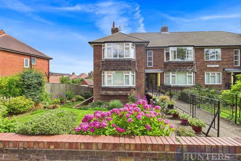 North Leas Avenue, Scarborough 2 bed flat for sale