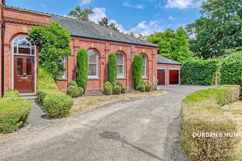 Chapel Mews, Woodford Green, IG8 2 bed end of terrace house for sale