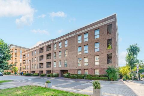Adenmore Road, Catford, London, SE6 2 bed flat for sale