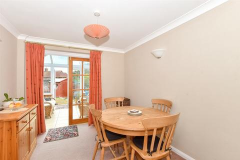 Wyphurst Road, Cranleigh GU6 4 bed semi