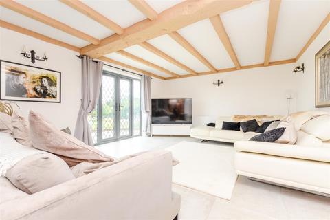 Priestwood Road, Meopham DA13 5 bed detached bungalow for sale