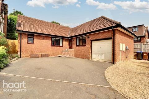 Ravens Croft, Northampton 4 bed detached bungalow for sale