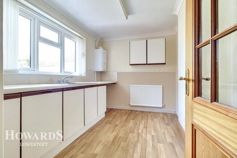 Dell Road, Lowestoft 3 bed semi
