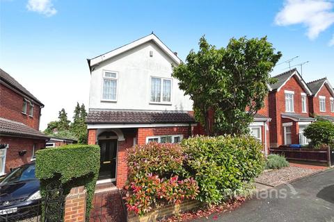 Windsor Road, Farnborough, Hampshire 3 bed detached house for sale