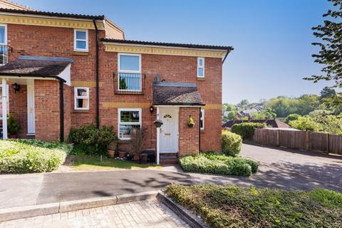 Lower Furney Close, High Wycombe, HP13 1 bed flat for sale