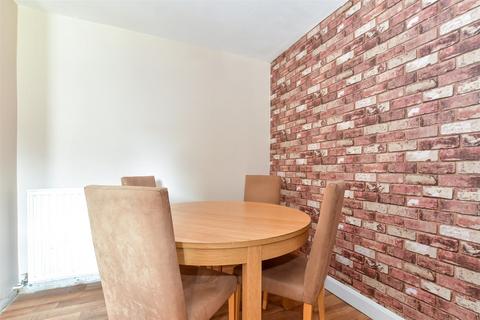 Concord Close, Tonbridge TN12 3 bed semi
