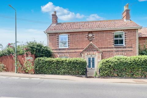 Station Road, WOODBRIDGE 3 bed cottage for sale